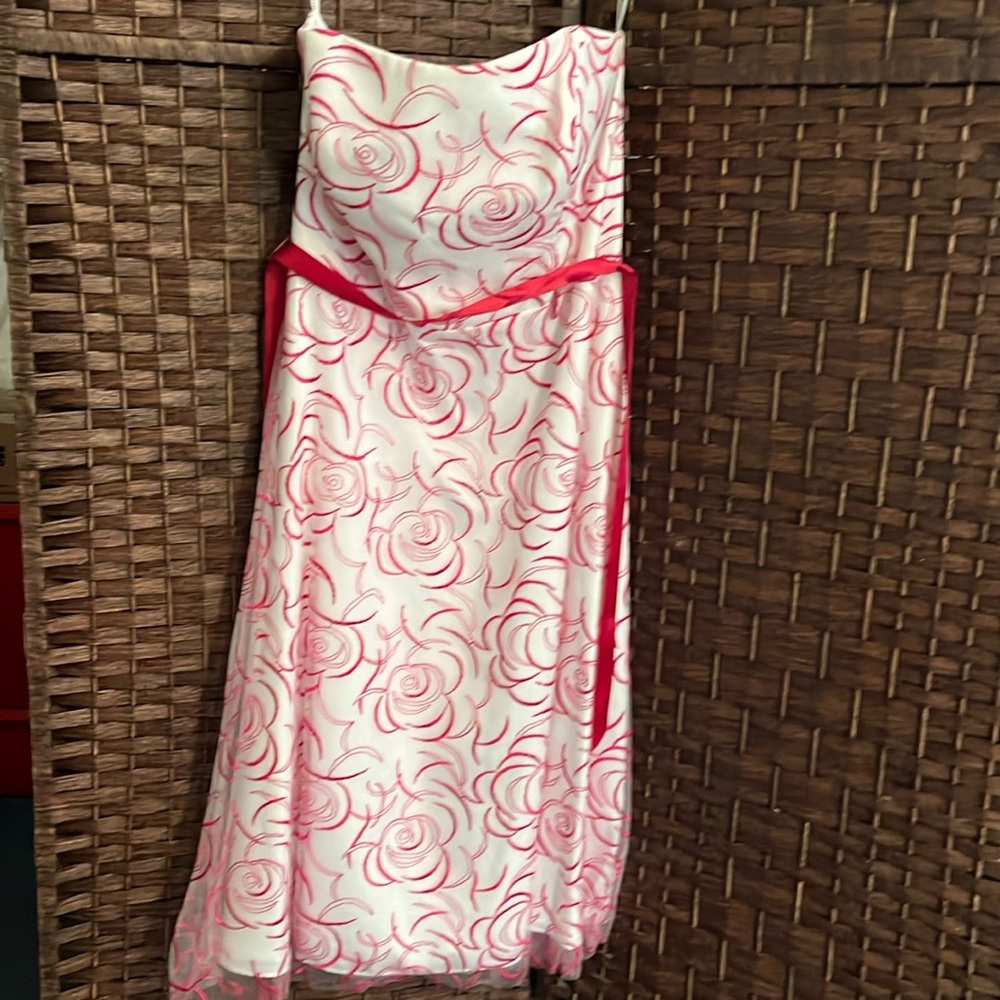 Beautiful Formal sleeveless dress prom special occasion